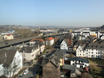Abbildung 1a: Ansicht in Richtung Osten (fotografiert aus Bosch-Gebäude)