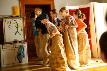 Ein Foto aus dem Kindertheaterprojekt des Jugendbildungswerks