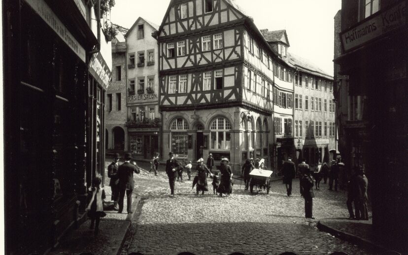 Aufnahme Barnacks vom Eisenmarkt - 1914 mit der Ur-Leica fotografiert