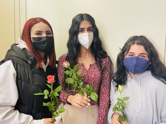 Faire Stadt verteilt Rosen